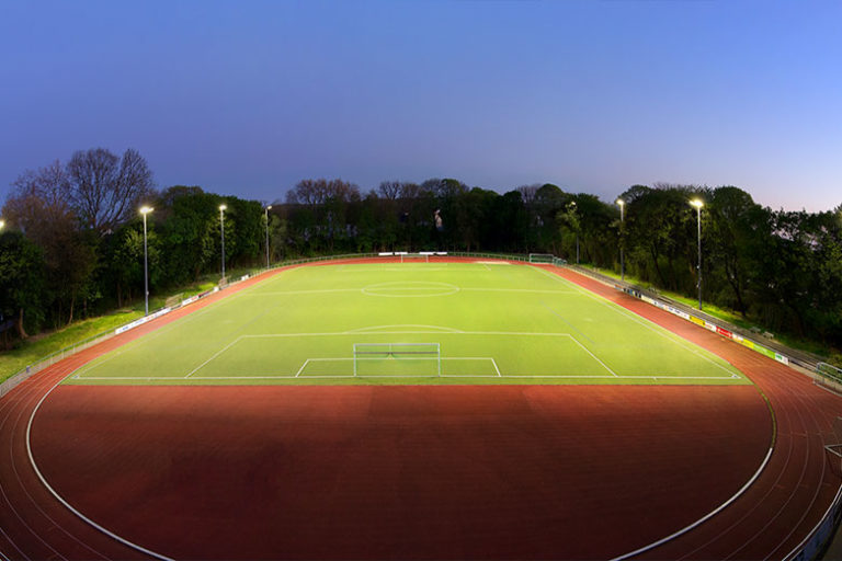 LED-Flutlichtanlage für einen Sportplatz